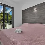 Beachfront Sea - Srzic Апартаменты Макарска