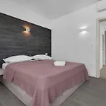 Апартаменты Beachfront Sea - Srzic