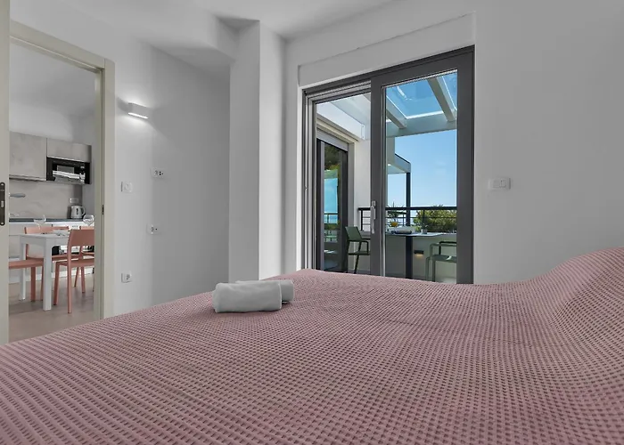 Beachfront Sea - Srzic *